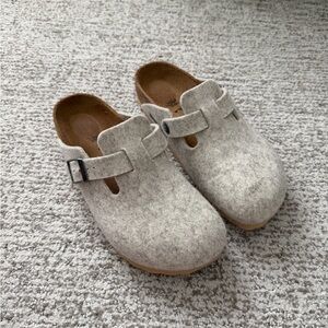 Birkenstock Gray Boston Clogs felt